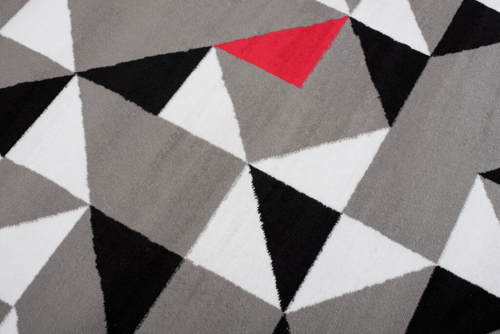 Tappeto Maya Grigio Rosso Triangoli