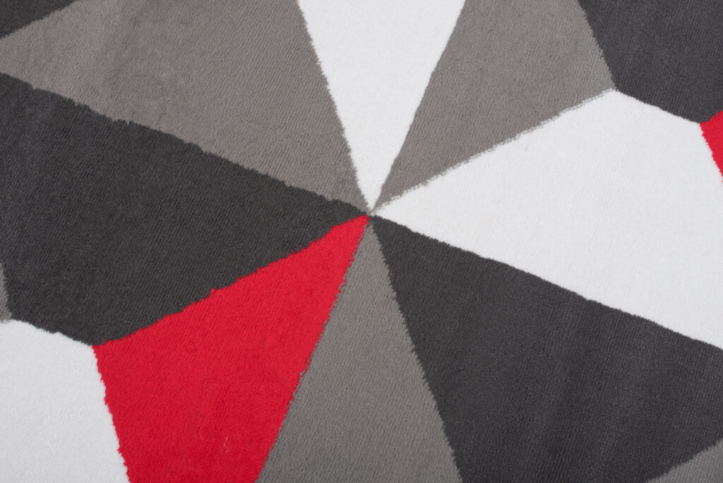 Tappeto Maya Grigio Rosso Trapezi Quadrati