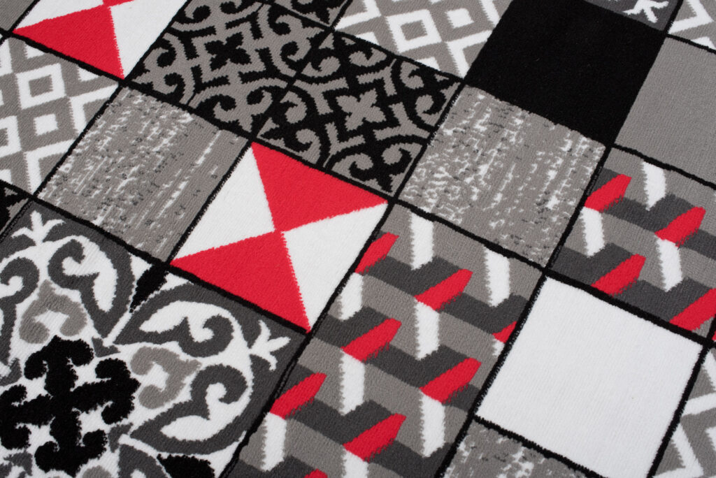 Tappeto Maya Grigio Rosso Quadrati Mosaico