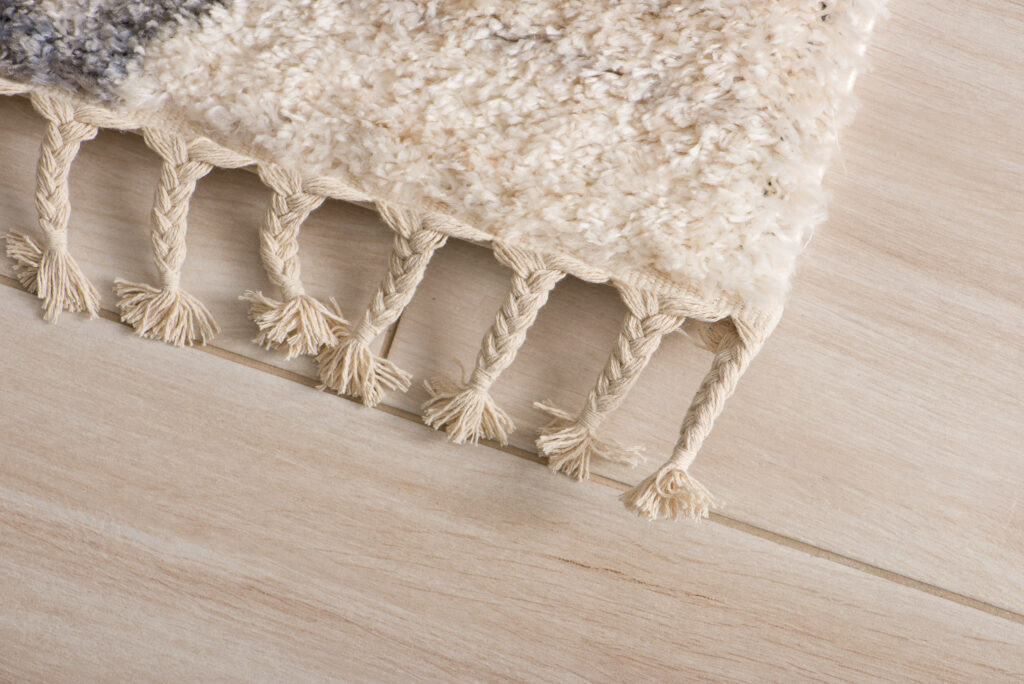 Tappeto Versay Crema Grigio a Sccachi con Frange