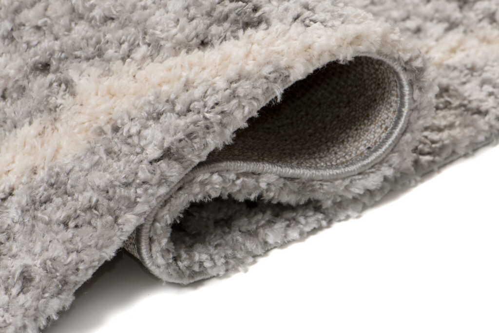 Tappeto Versay Grigio Crema a Sccachi con Frangei